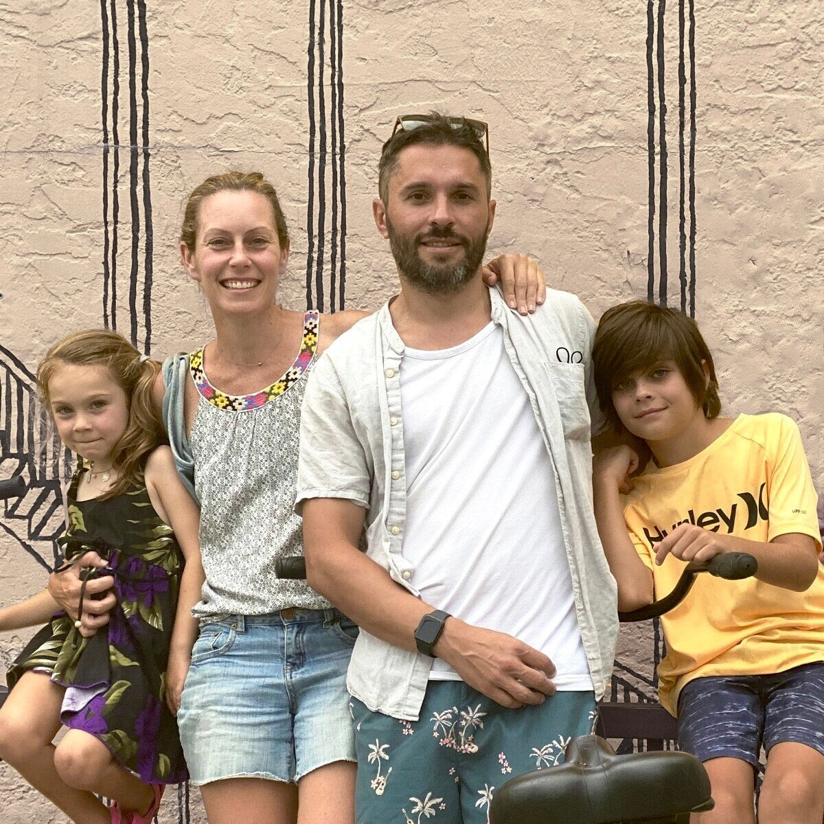 Nina, Alli, Bertie and Lucien in front of a Brooklyn Bridge mural